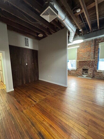 More Photos Of 109-111 N State St, Jackson Loft Creative Space For Lease