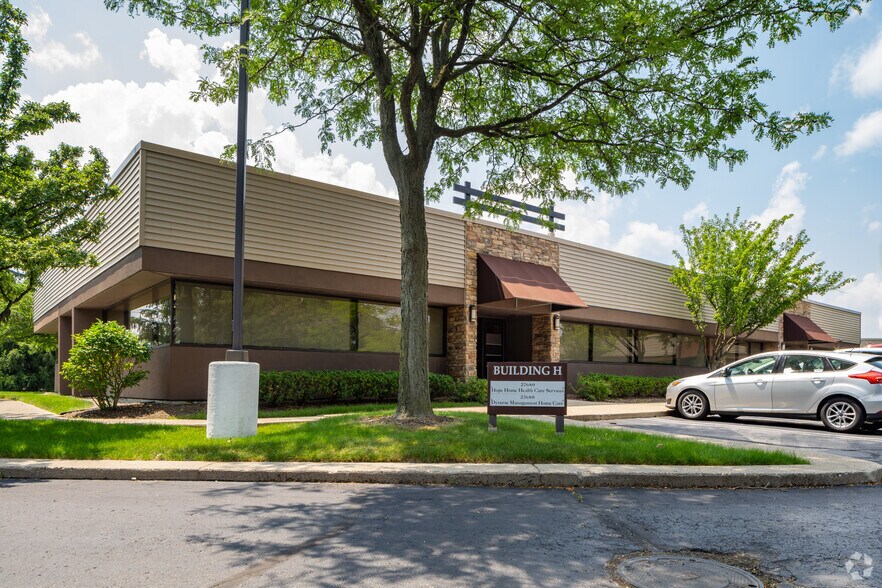 More Photos Of 27650-27652 Franklin Rd, Southfield Unknown For Lease