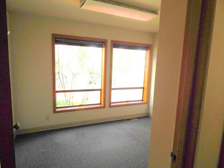 More Photos Of 272 Medical Loop, Roseburg Office For Sale
