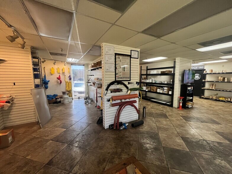 More Photos Of 4130-4150 Will Rogers Pky, Oklahoma City Warehouse For Lease