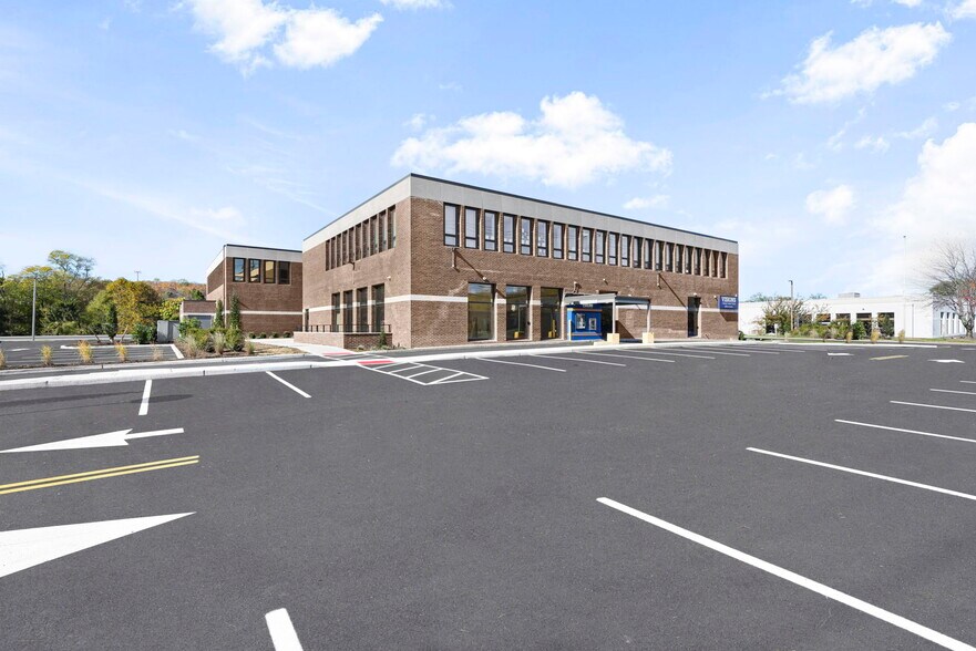 More Photos Of 1 Lethbridge Plz, Mahwah Office For Lease