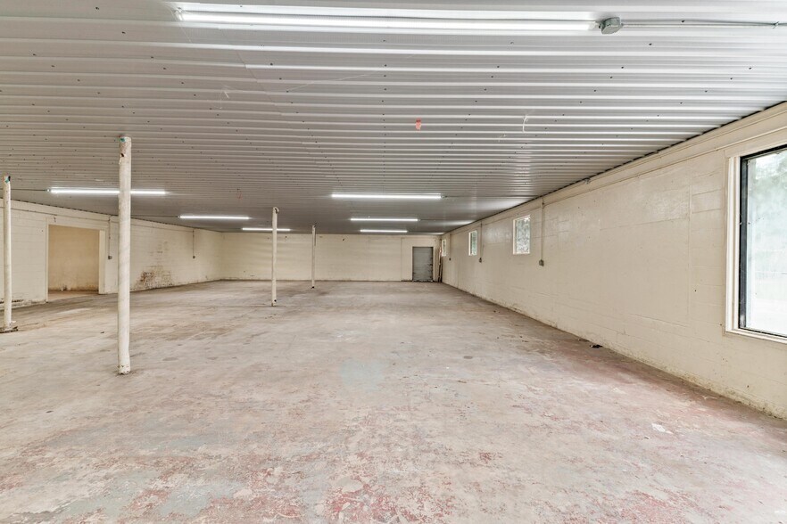 More Photos Of 1402 Riverbend Rd, Dalton General Retail For Sale