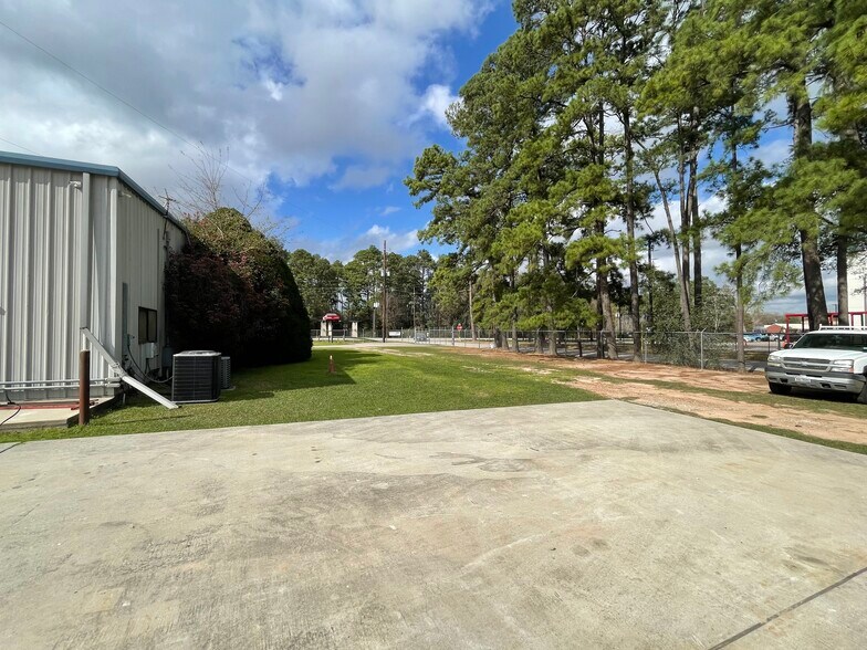 More Photos Of 2211 Louetta Rd, Spring Industrial For Sale