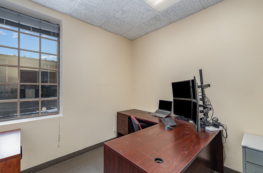More Photos Of 1781 W County Road B, Saint Paul Office For Sale