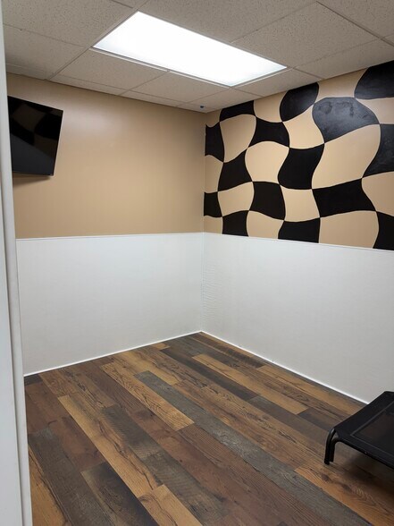 More Photos Of 104 Woodward Hill Rd, Edwardsville Office For Sale
