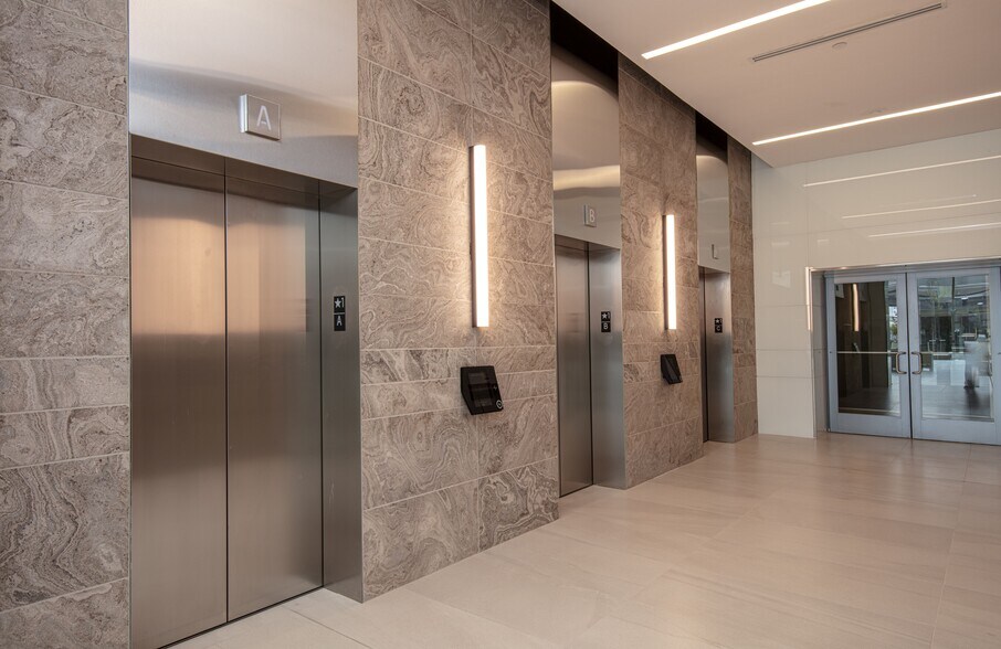 More Photos Of 2001 Junipero Serra Blvd, Daly City Research And Development For Lease