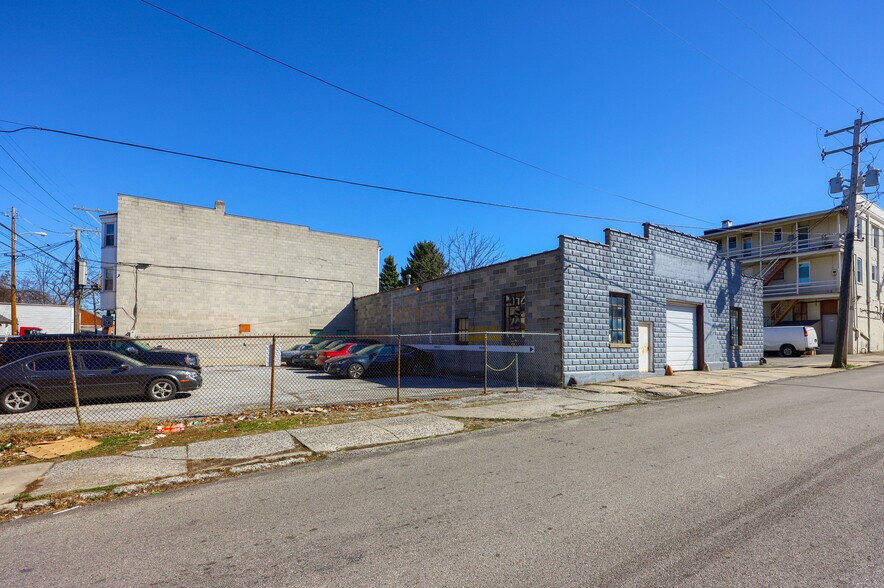 More Photos Of 665-667 W Market St, York Storefront Retail Residential For Sale