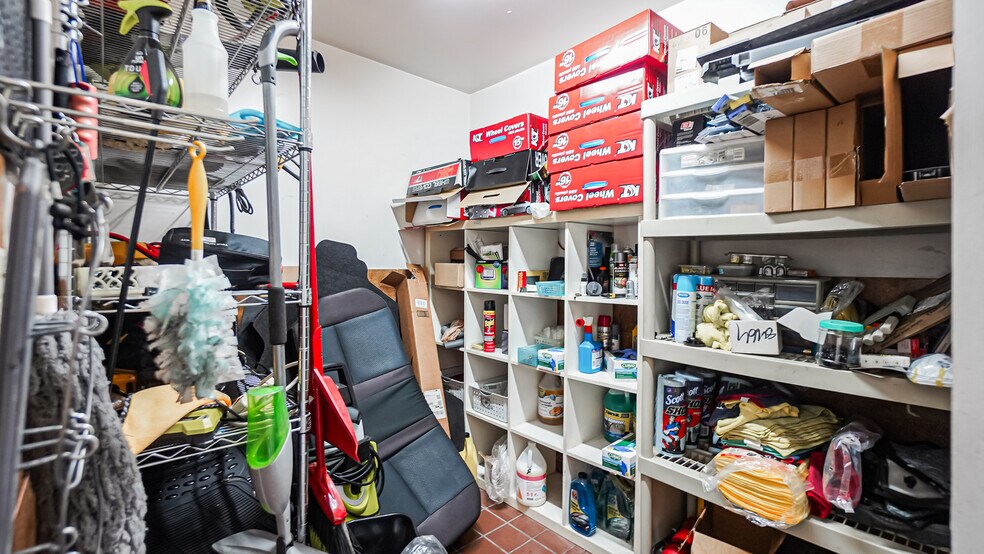 More Photos Of 10300 S Inglewood Ave, Inglewood Freestanding For Sale