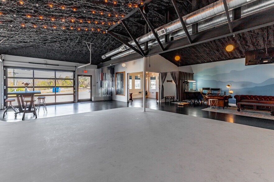 More Photos Of 2502 Cummings Hwy, Chattanooga General Retail For Sale