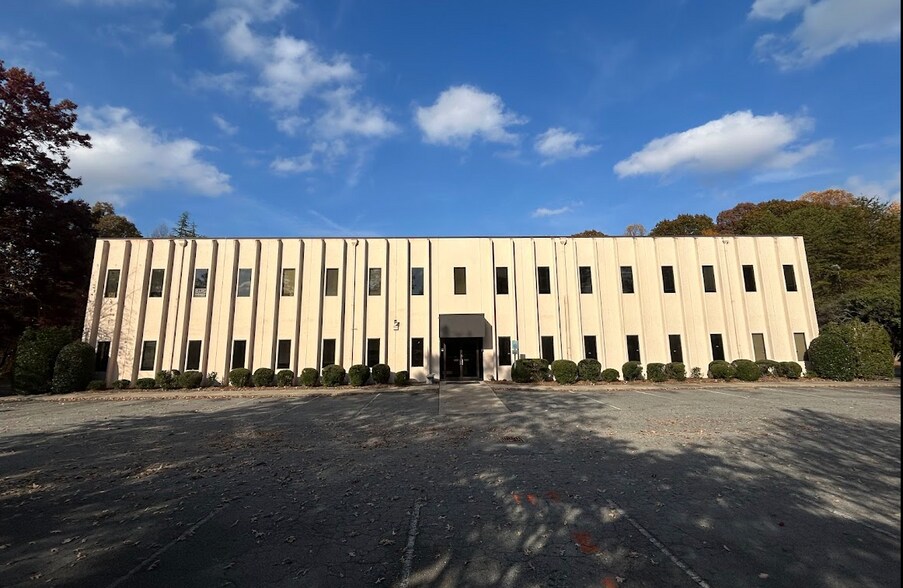 More Photos Of 4265 Brownsboro Rd, Winston-Salem Office For Sale