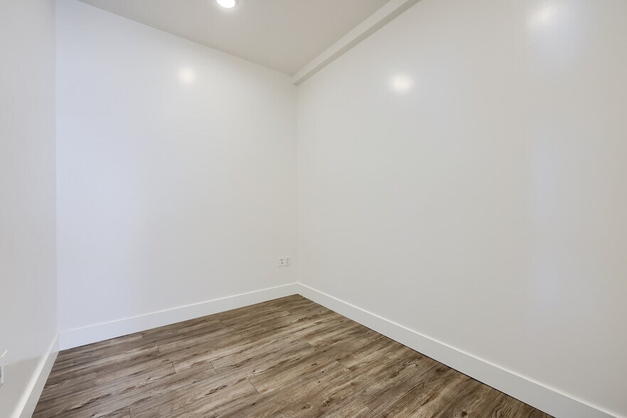 More Photos Of 197 Pencroft Dr N, Holtwood Industrial For Sale