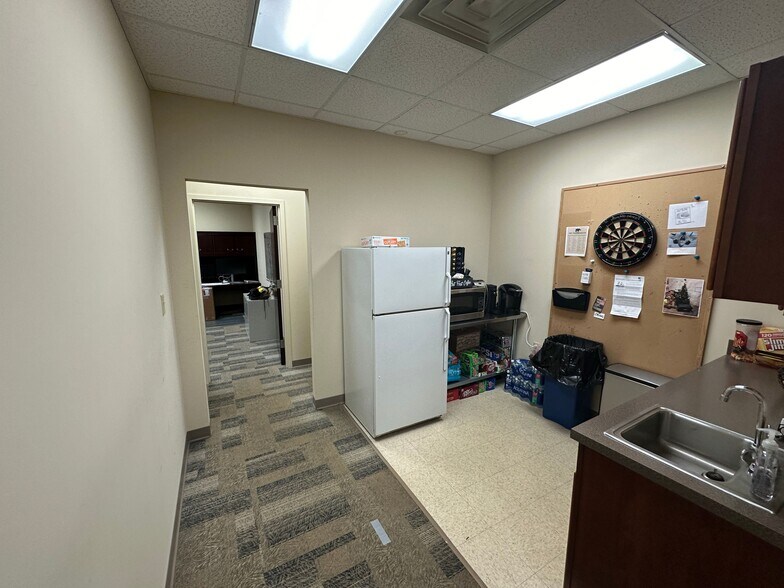 More Photos Of 1070-1078 Classic Rd, Apex Flex For Lease