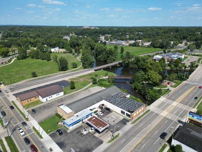 More Photos Of 412 Harrison St, Kalamazoo Freestanding For Lease