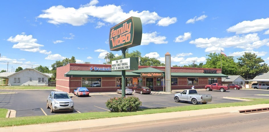 Primary Photo Of 1023 W 3rd St, Elk City General Retail For Lease