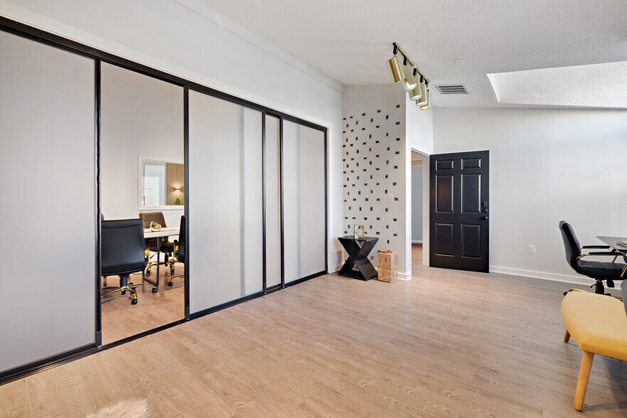 More Photos Of 8301-8323 Cherry Ln, Laurel Medical For Lease