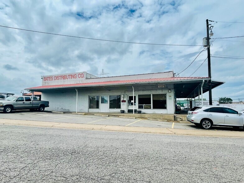 More Photos Of 301 N Commerce Ave, Russellville Warehouse For Sale