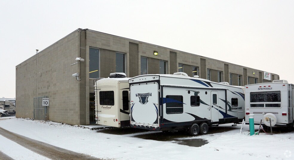 More Photos Of 10466 Fulton Dr, Parkland County Flex For Lease