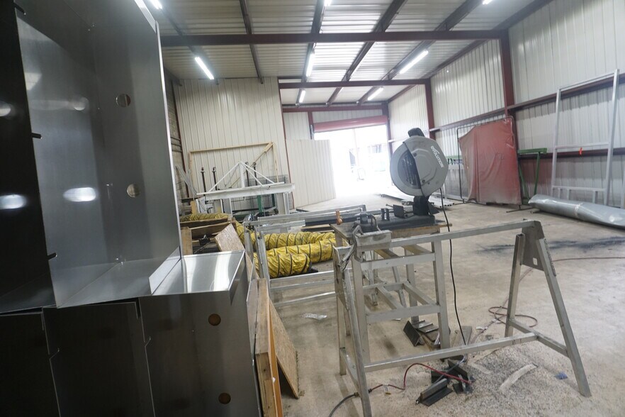 More Photos Of 3605 N Davis Hwy, Pensacola Warehouse For Sale