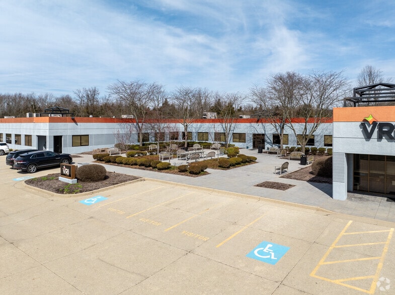 More Photos Of 1400 Commerce Center Dr, Franklin Office For Lease