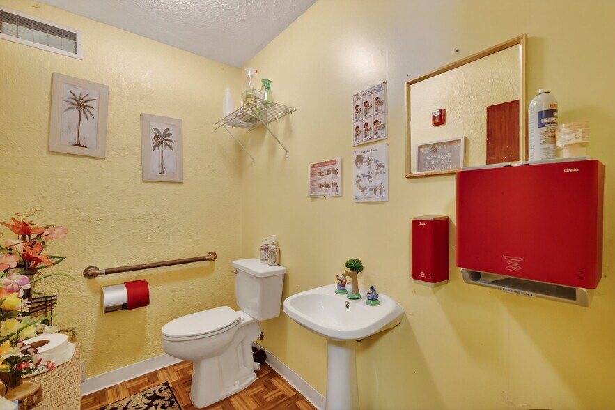 More Photos Of 4075 N County Road 19A, Mount Dora Daycare Center For Sale