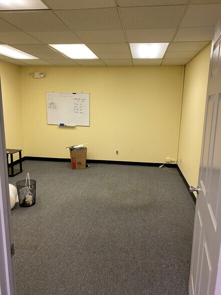 More Photos Of 516-518 S Camp Meade Rd, Linthicum Heights Medical For Lease