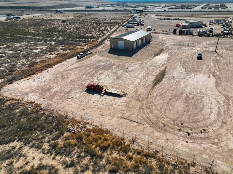 More Photos Of 14010 W Silver Fox Trl, Odessa Warehouse For Lease