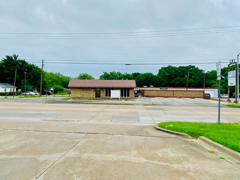 More Photos Of 918 N Dallas Ave, Lancaster Office For Sale
