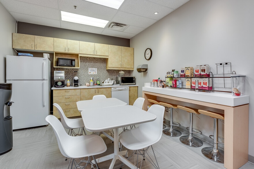 More Photos Of 310 Hunt Club Rd, Ottawa Office For Lease