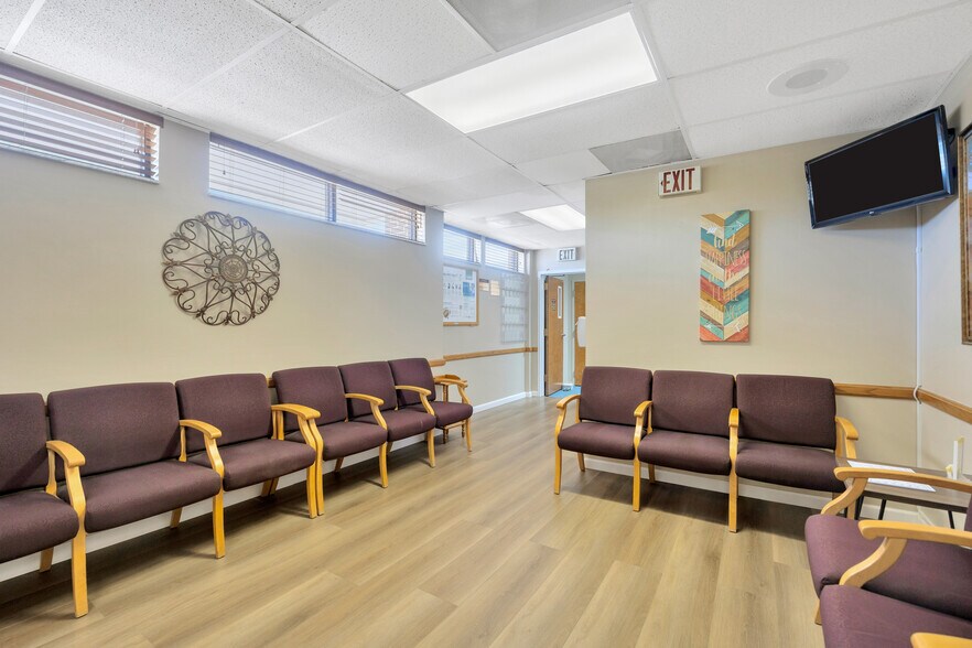 More Photos Of 13644 Walsingham Rd, Largo Medical For Lease