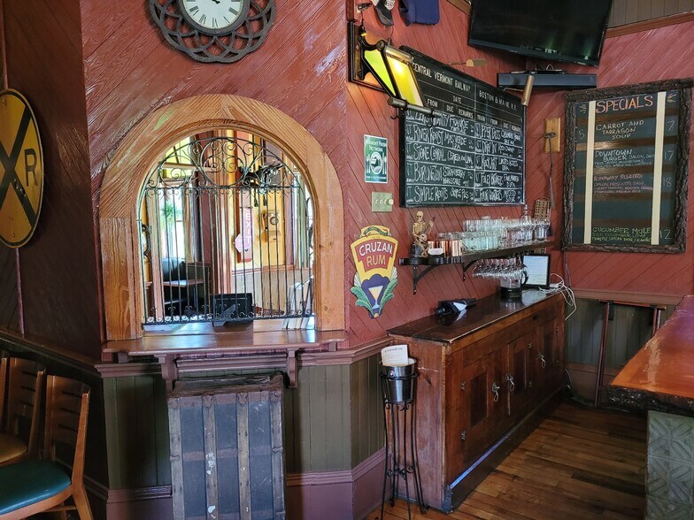 More Photos Of 26 Depot Ave, Windsor Restaurant For Sale