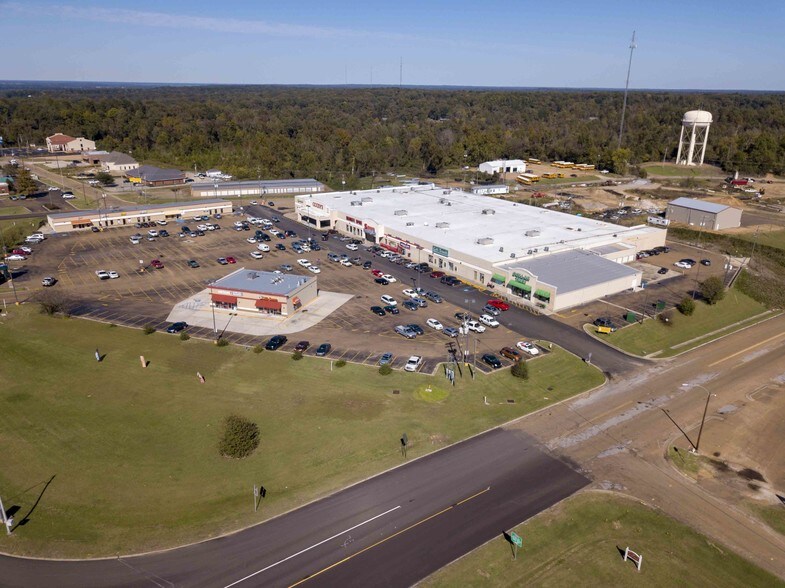 More Photos Of 110 N Jerry Clower Blvd, Yazoo City Storefront For Sale