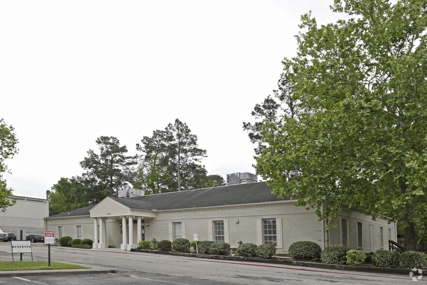 More Photos Of 3305 W Davis St, Conroe Office For Lease
