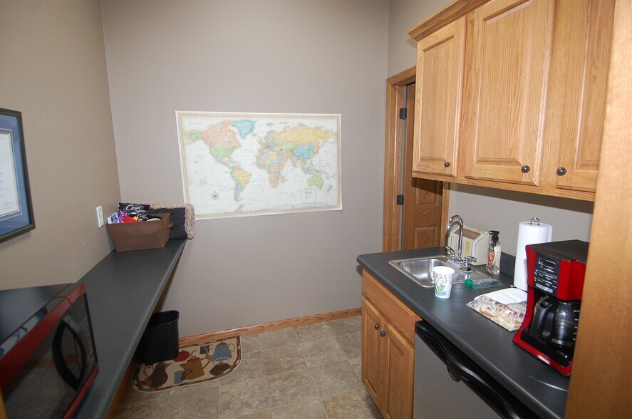 More Photos Of 217 8th Ave, Wellman Medical For Lease