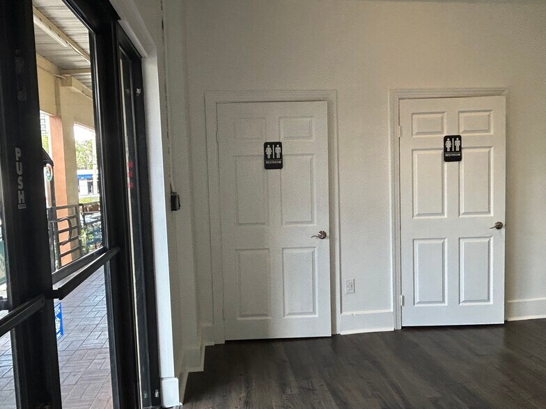 More Photos Of 3215-3217 S Macdill, Tampa Unknown For Lease