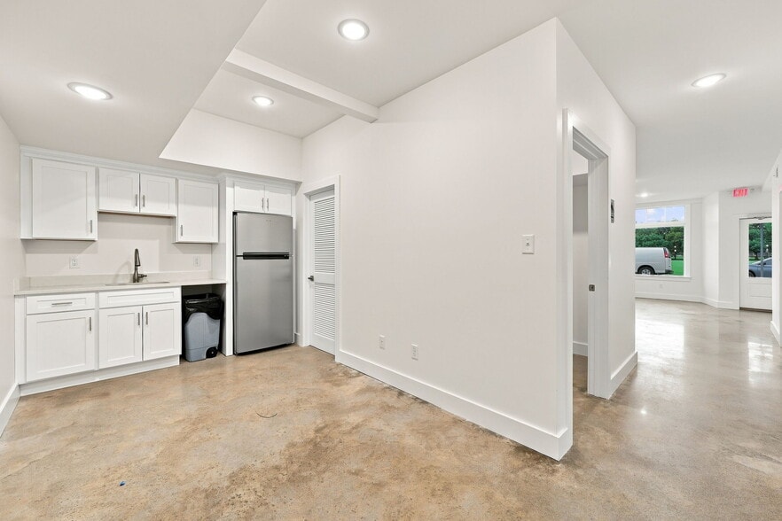More Photos Of 112 Buckroe Ave, Hampton Storefront Retail Residential For Sale