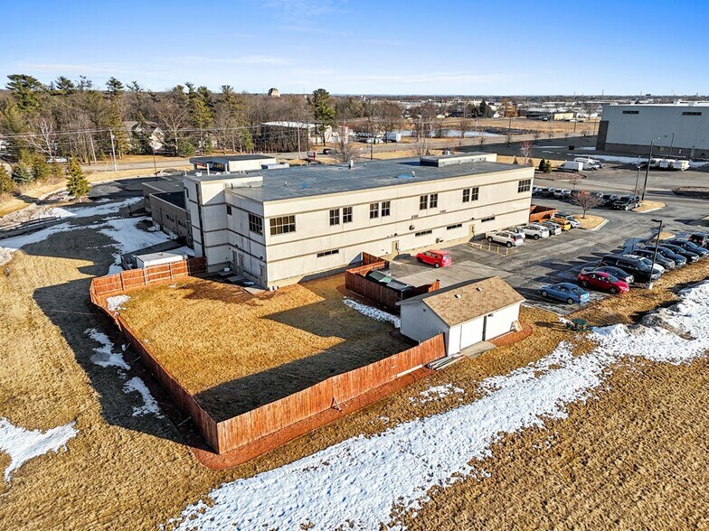 More Photos Of 4706 New Horizons Blvd, Appleton Medical For Sale