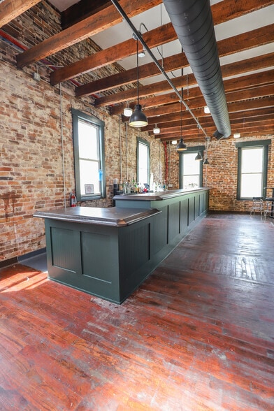 More Photos Of 109 S Main St, Gainesville Restaurant For Sale