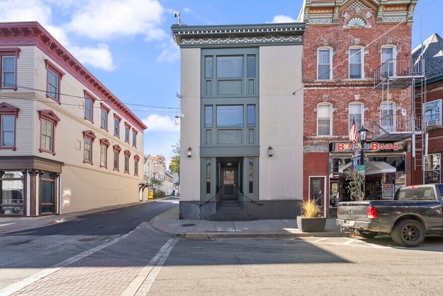 Primary Photo Of 170-172 Spring St, Newton Office For Sale