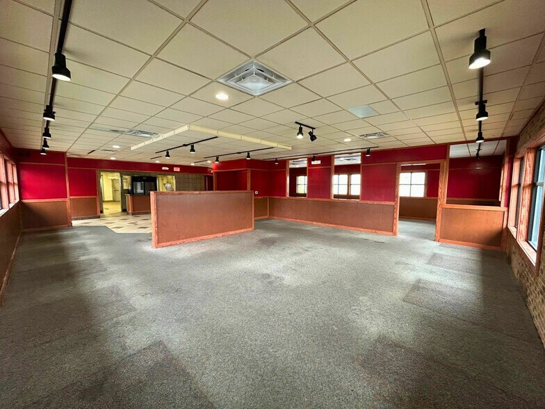 More Photos Of 648 S Neosho Blvd, Neosho Restaurant For Sale