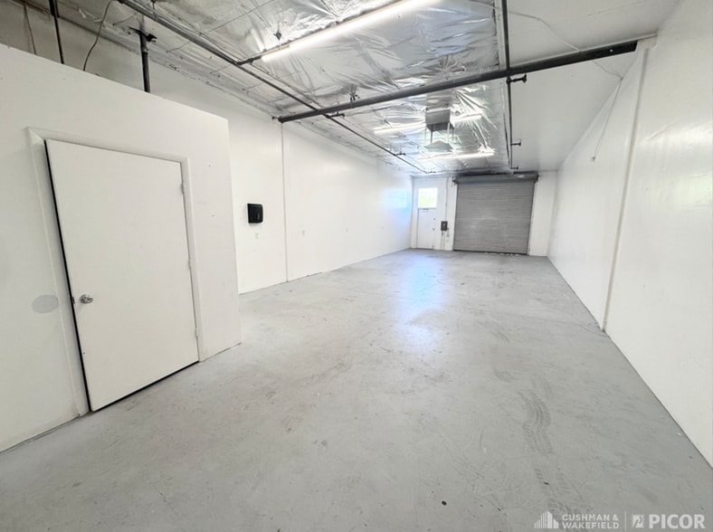 More Photos Of 1665-1700 E 18th St, Tucson Showroom For Lease