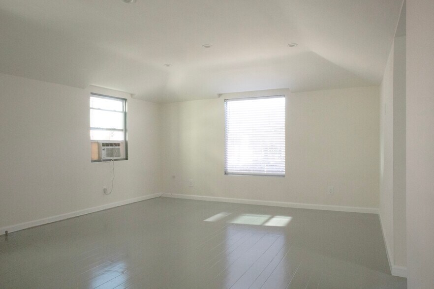 More Photos Of 371 N La Cienega Blvd, Los Angeles Loft Creative Space For Lease