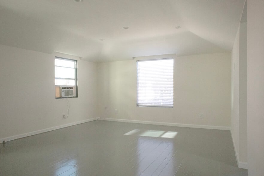 More Photos Of 371 N La Cienega Blvd, Los Angeles Loft Creative Space For Lease