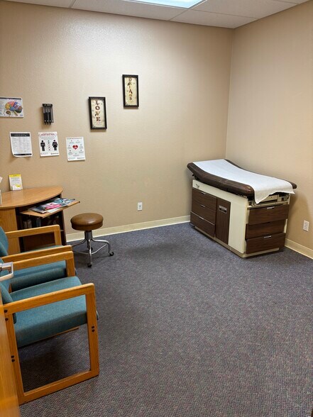 More Photos Of 2002 N Stockton Hill Rd, Kingman Medical For Lease