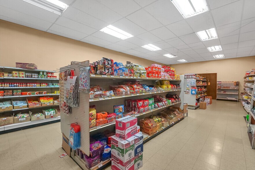 More Photos Of 2840-2848 N High St, Columbus General Retail For Sale