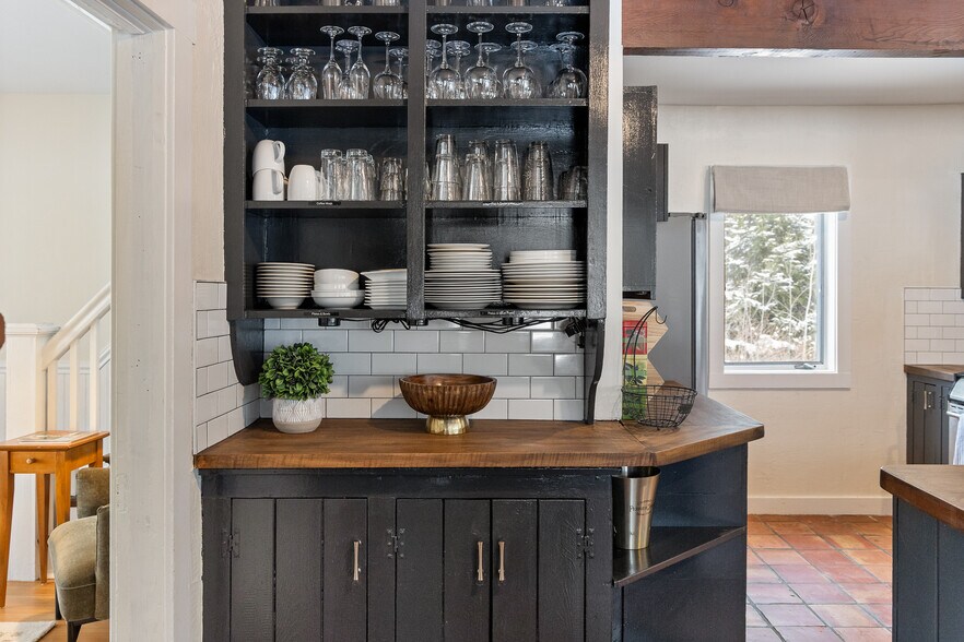 More Photos Of 54 Red Clover Ln, Mendon Hotel For Sale