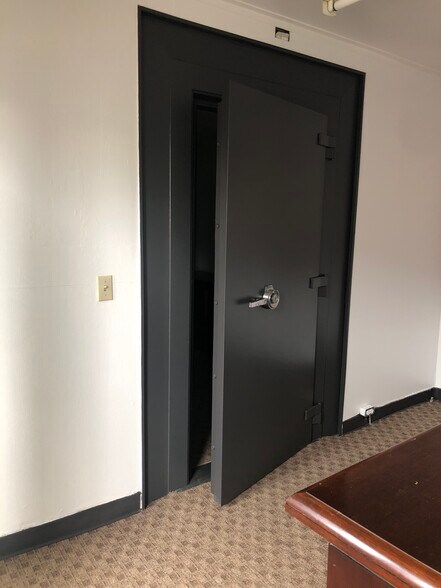 More Photos Of 131-135 N 1st St, Pulaski Medical For Lease