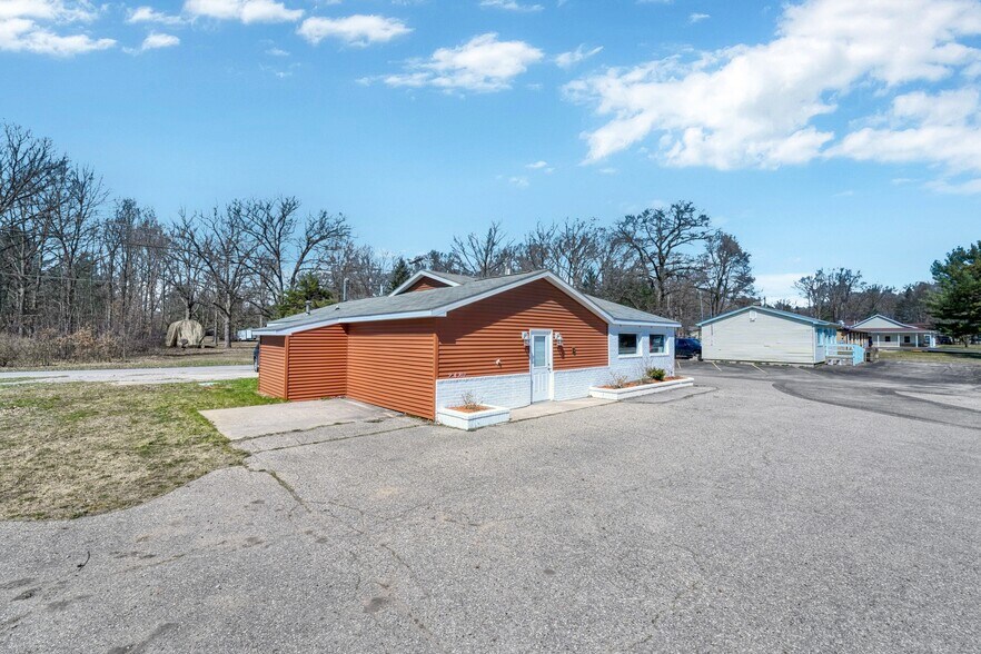 More Photos Of 2665 J Maddy Pky, Interlochen Storefront For Sale