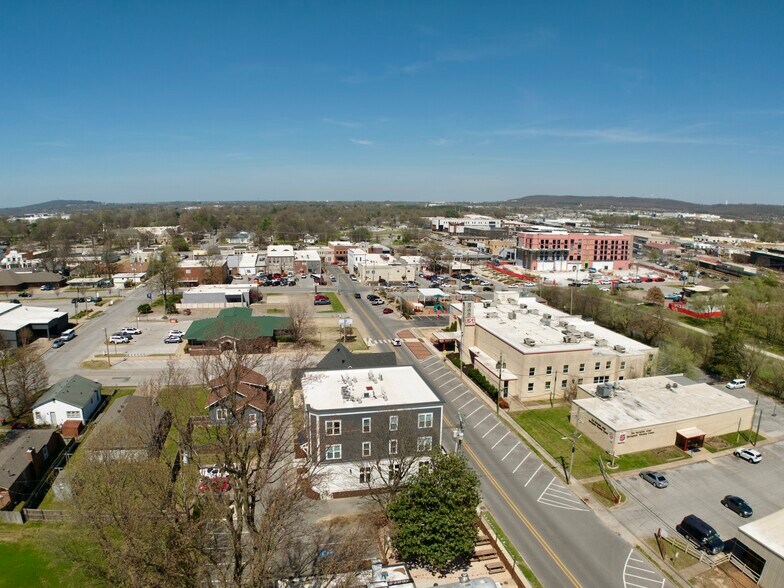 More Photos Of 310 Holcomb St, Springdale General Retail For Lease