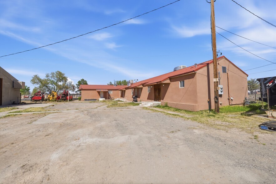More Photos Of 606 Romero St, Belen Flex For Sale