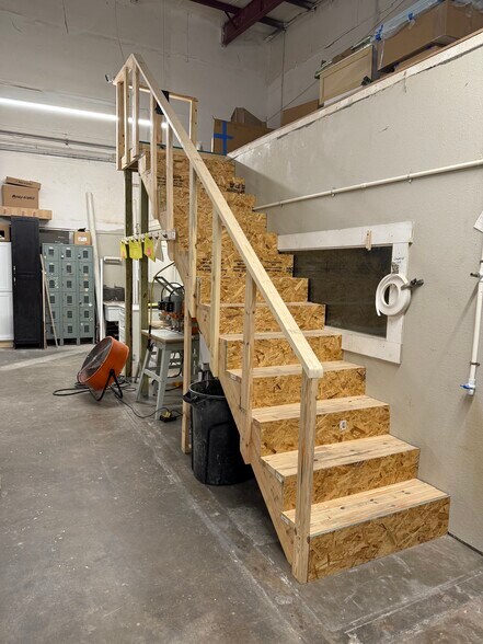 More Photos Of 3250 44th Ave N, Saint Petersburg Manufacturing For Lease